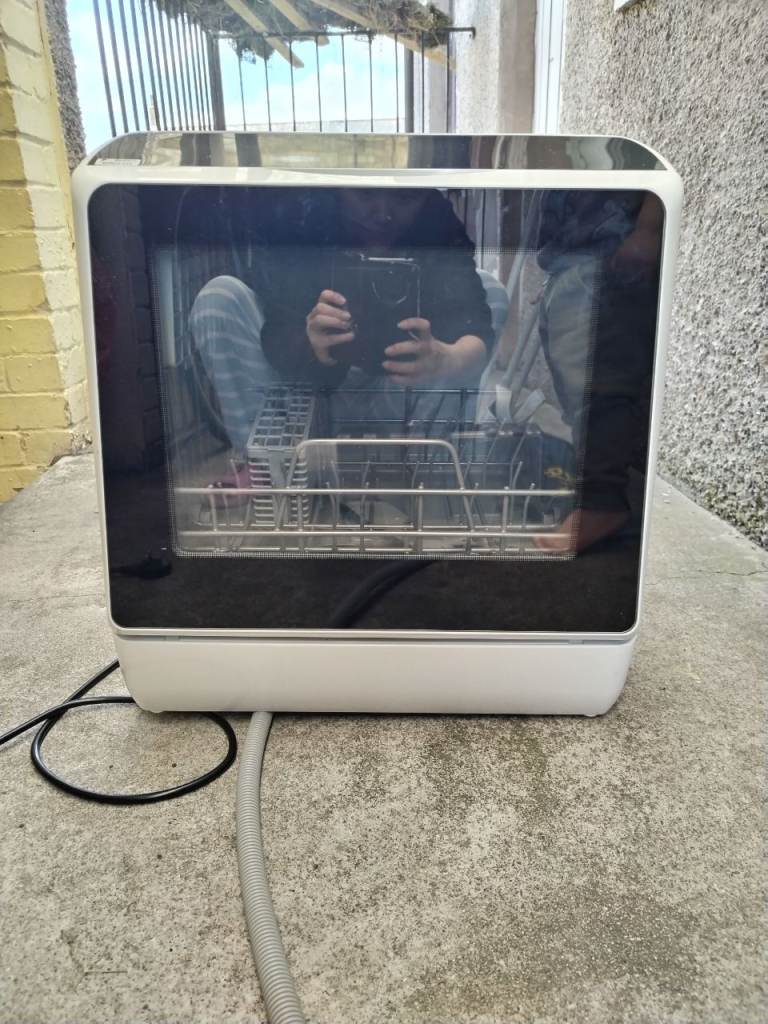 Compact Tabletop Dishwasher – White, Good Condition