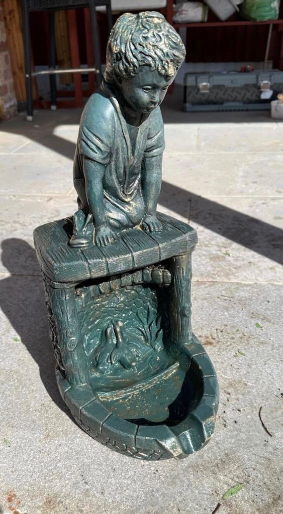 Garden concrete water fountain no damage 