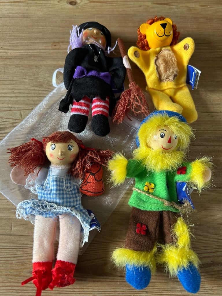 Collection of 4 Wizard of Oz finger puppets 