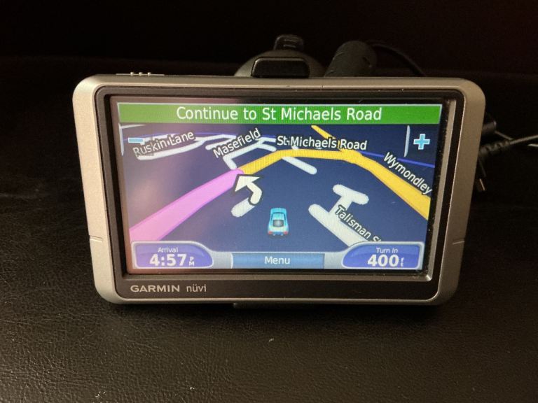 Garmin Nuvi SatNav with chargers, mount and case.