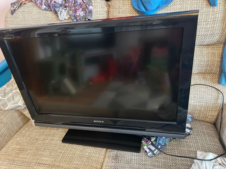 Sony KDL-32V4000 32-inch LCD TV in good working order