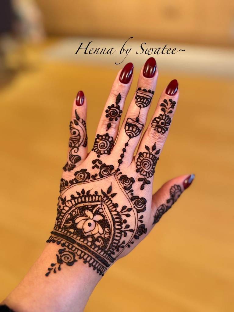 Professional Organic Henna Mehendi/Mendhi/Mehandi Artist/Henna artistry within London
