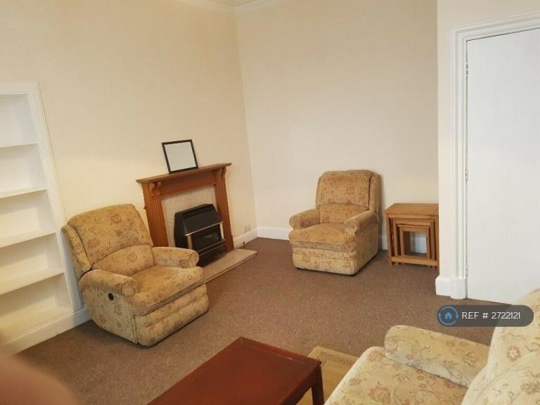 3 bedroom flat in Willowbrae Road, Edinburgh, EH8 (3 bed) (#2722121)