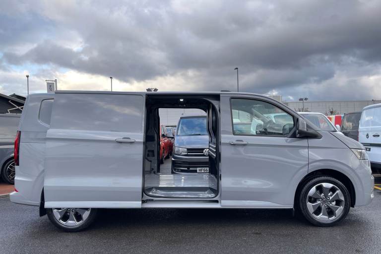2025 Volkswagen Transporter 2.0 TDI 170PS Commerce Pro Van Auto-Tailgate Van DIESEL Automatic