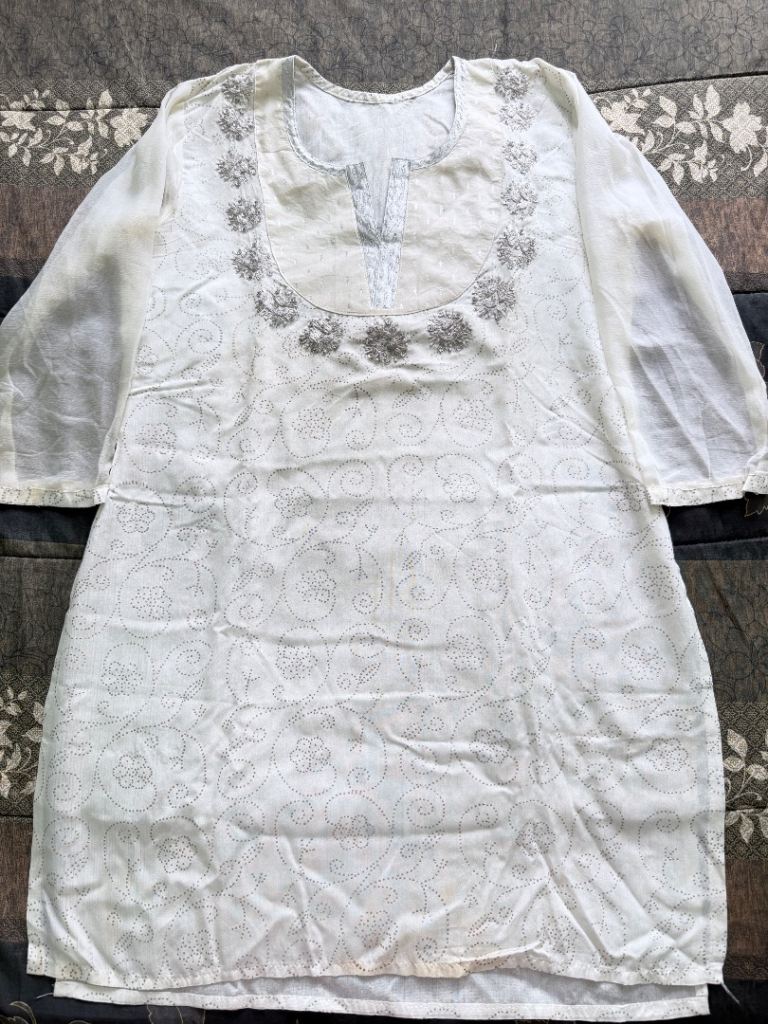 White Embroidered Ladies Kurta Top – Good Condition