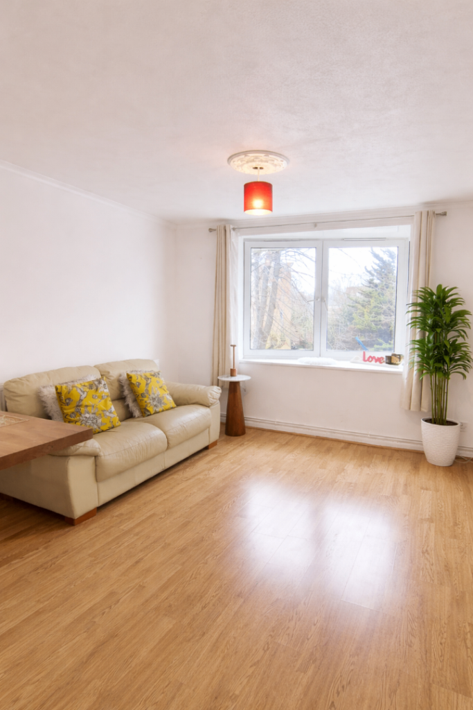 Two bedroom flat next to the Kilburn station available now call now 