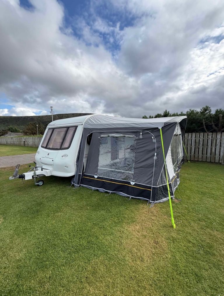 Elddis 534 4 Birth fixed bed 