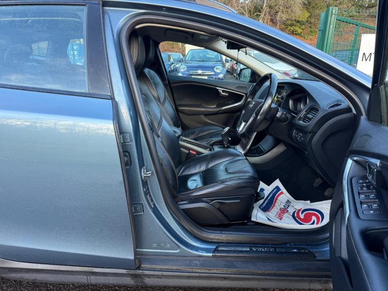 2013 Volvo V40 D2 Cross Country Lux 5dr HATCHBACK Diesel Manual