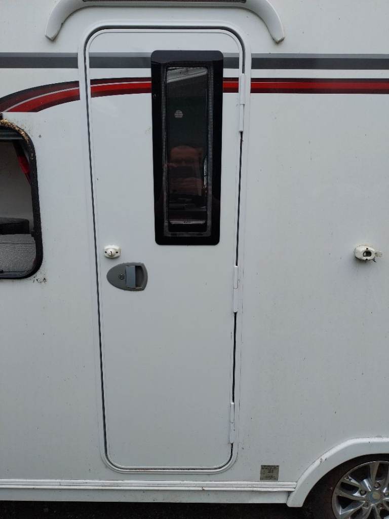 2016 lunar caravan door