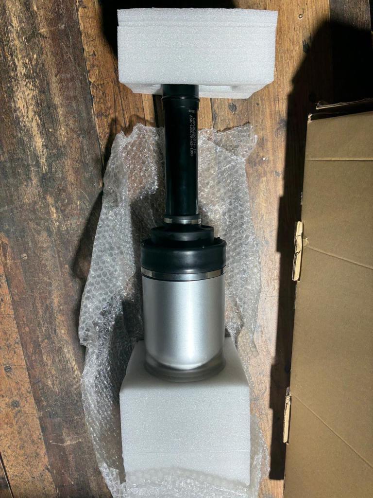 RANGE ROVER SPORT FRONT AIR SPRING STRUT- £ 100