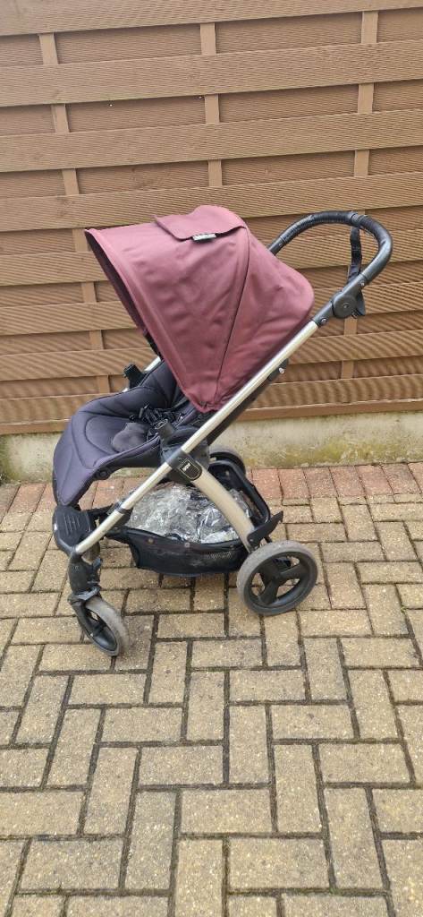 MAMAS AND PAPAS SOLA2 PUSHCHAIR WITH FOOT MUFF AND RAIN COVER. EXCELLENT CONDITION.