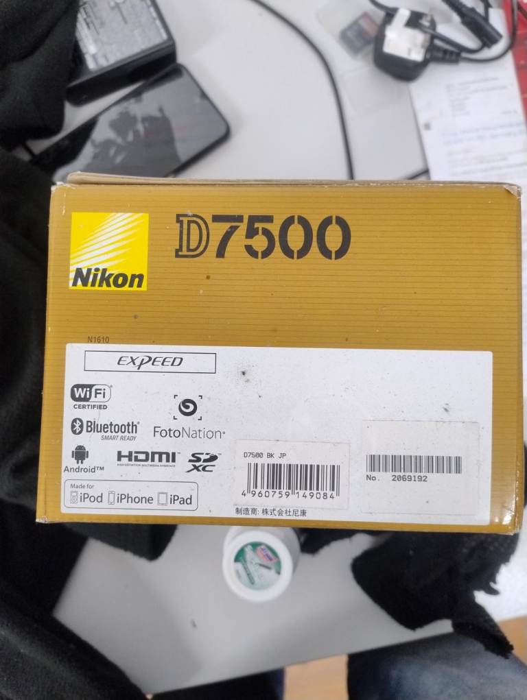 NIkon D7500 DSLR+Sigma 18-35mm lens