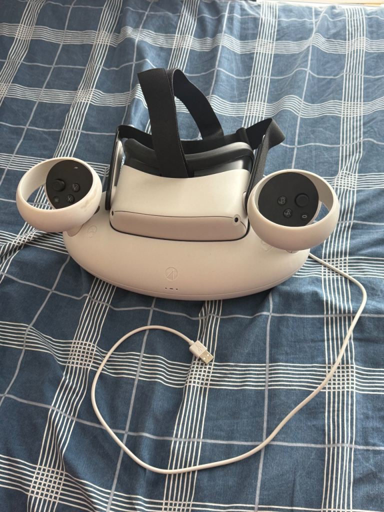 Oculus Quest 2 VR Headset with Controllers and Charging Dock