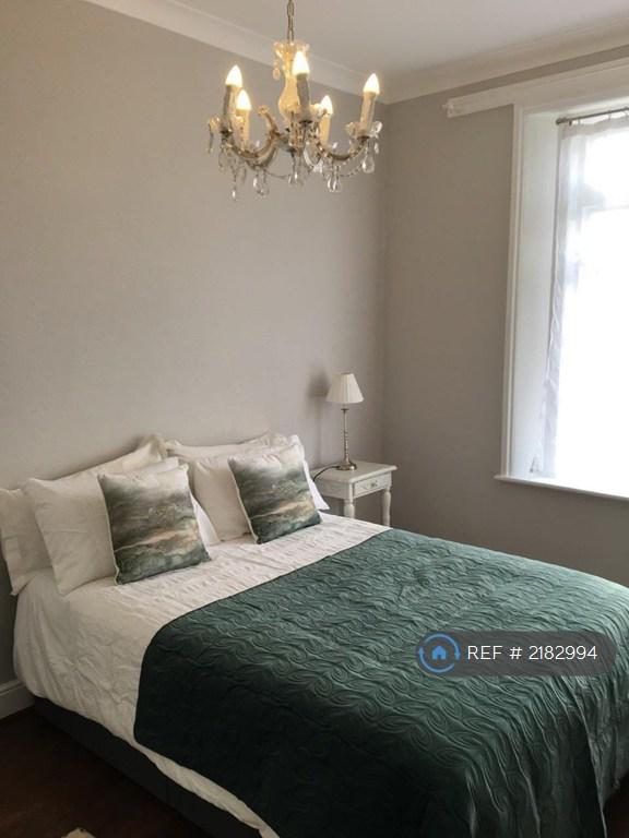 4 bedroom house in Balmoral Drive, Middlesex, UB4 (4 bed) (#2182994)