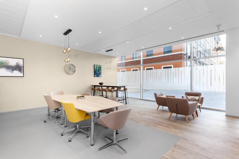 Reading - RG1 3EU \ Office Space Designed for 3 Workstations
