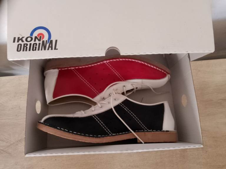 THE CLASSIC IKON BOWLING SHOE - RED AND WHITE - BRAND NEW WITH BOX SIZE 10