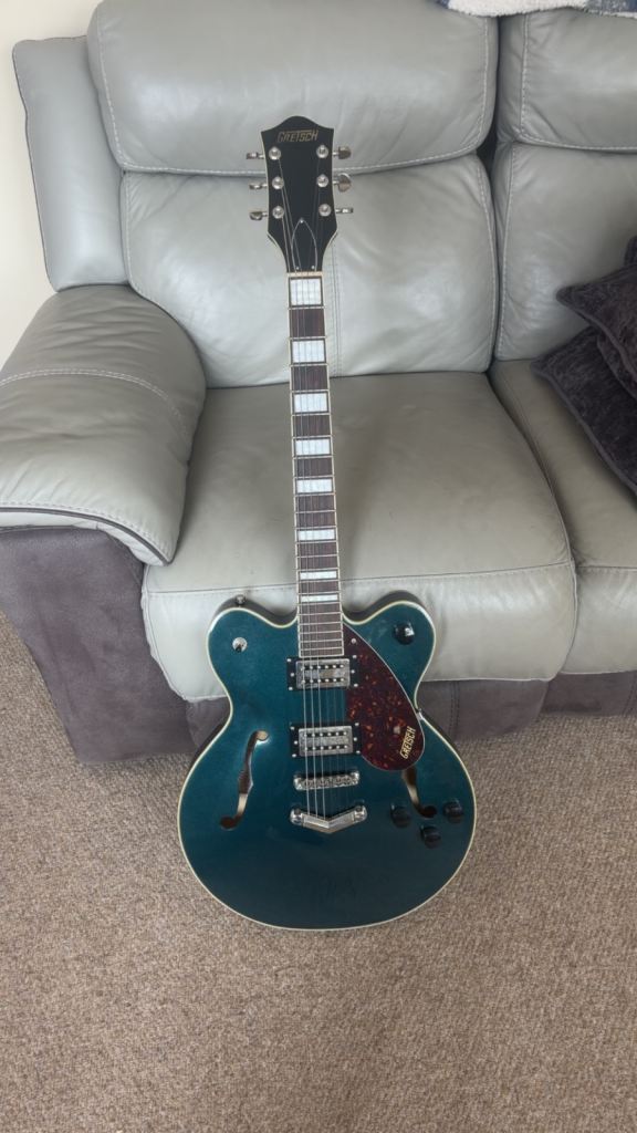 Gretsch G2622 Streamliner Hollow-Body Electric Guitar with V-Stoptail