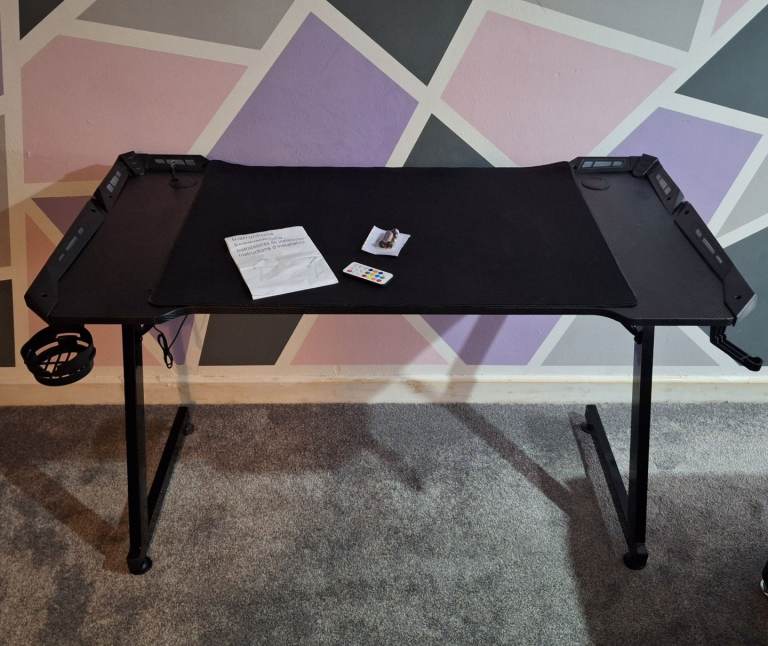 Homall Gaming Desk with LED 120x60cm