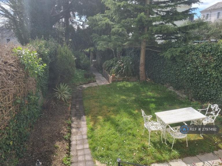 2 bedroom flat in Albert Road, Plymouth, PL2 (2 bed) (#2797492)