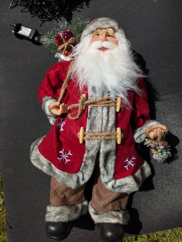 Jolly Santa Claus Christmas Figure – Good Condition Festive Decoration