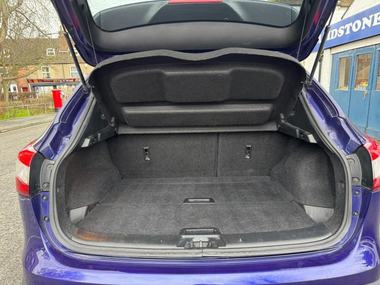 2015 Nissan Qashqai 1.6 dCi N-Tec+ 5dr Xtronic HATCHBACK Diesel Automatic
