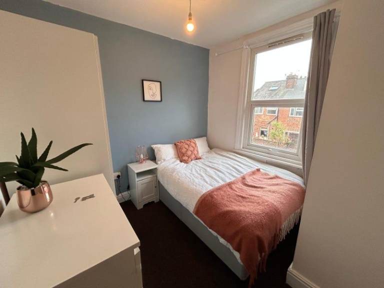 Bright Sheffield Room | 20% March Discount