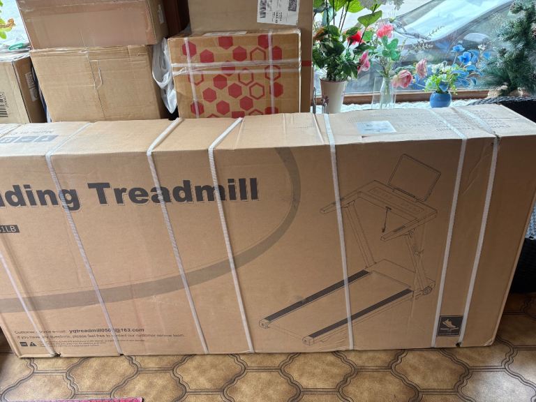 Brand new ! Treadmills for Home, Foldable Treadmill with 20% Auto Incline, 20KM/H, 
