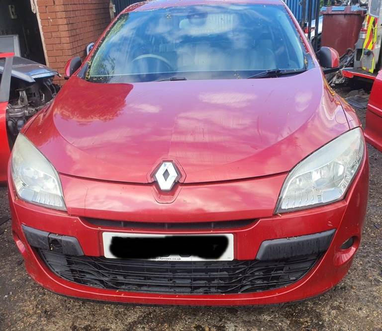Renault Megane 1.6 Bonnet Red other Parts Available 2010