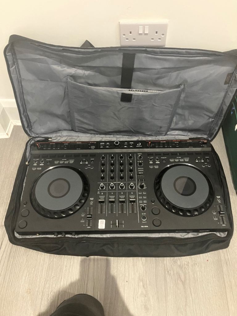 (Still in warranty) PIONEER DDJ-GRV6 4 CHANNEL DJ CONTROLLER