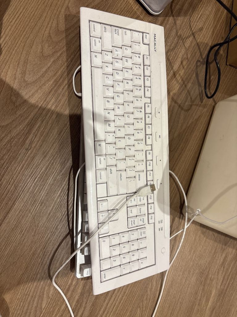 MACALLY White USB Keyboard – Good Condition