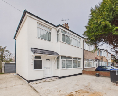 Three bedroom end of terrace house for rent