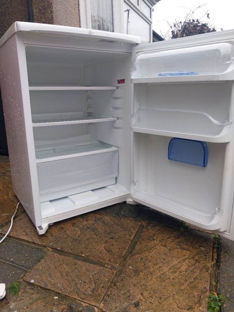 image for Small fridge undercounter hotpoint 