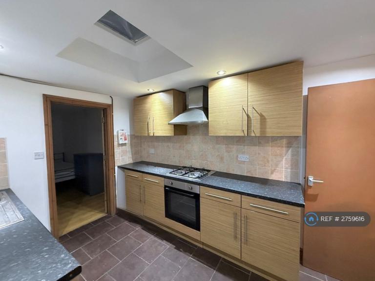 2 bedroom flat in Woodville Road, Cardiff, CF24 (2 bed) (#2759616)