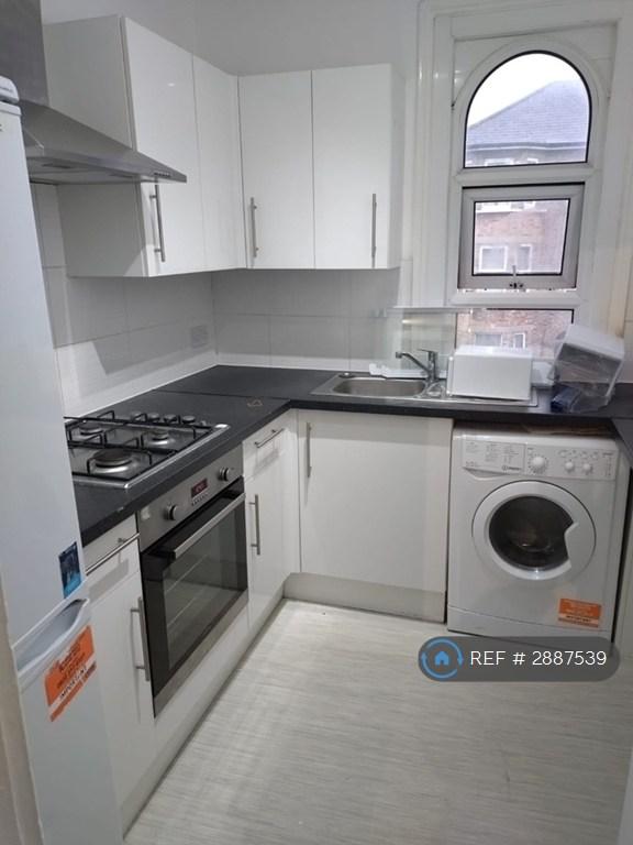 4 bedroom flat in Church Road, Hendon, NW4 (4 bed) (#2887539)