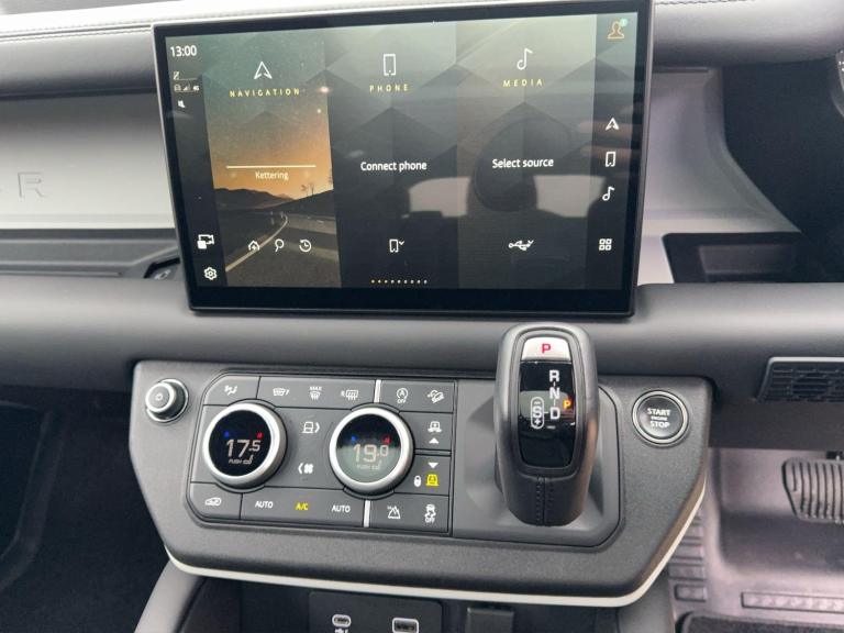  Land Rover Defender 110 3.0 D300 MHEV X-Dynamic HSE Auto 4WD Euro 6 (s/s) 5dr Diesel Automatic