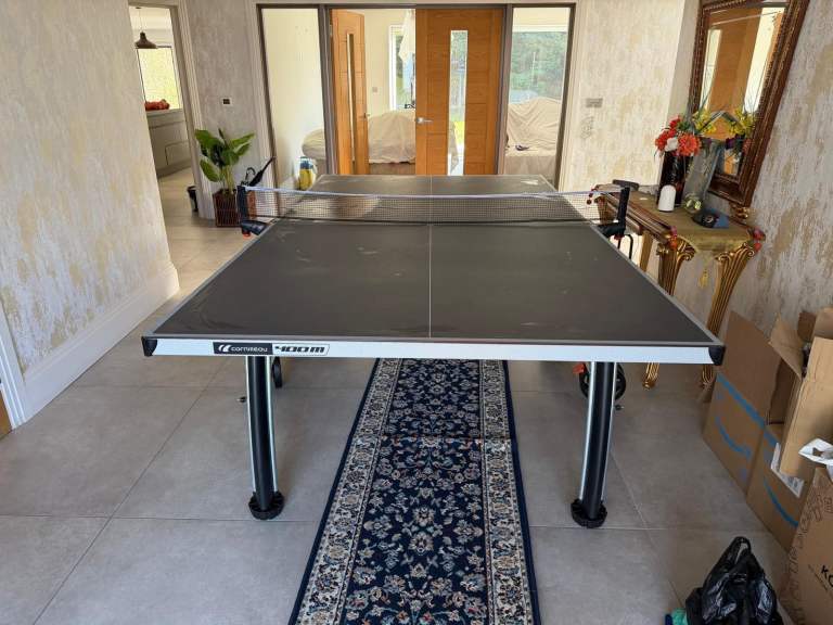 Cornilleau 400m outdoor table tennis table - Pristine condition