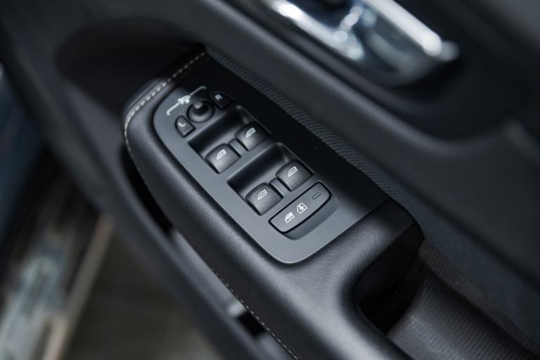 2022 Volvo XC60 2.0 B4D R DESIGN Pro 5dr AWD Geartronic ESTATE DIESEL Automatic