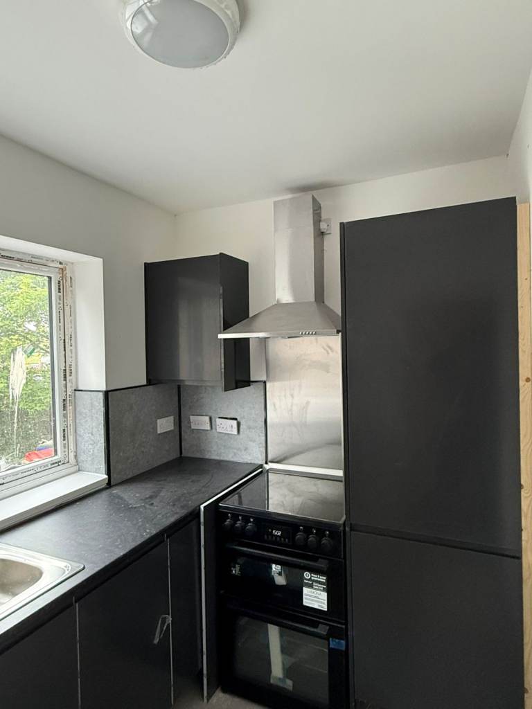 2 bed rooms Mauldeth Rd, Manchester M19 