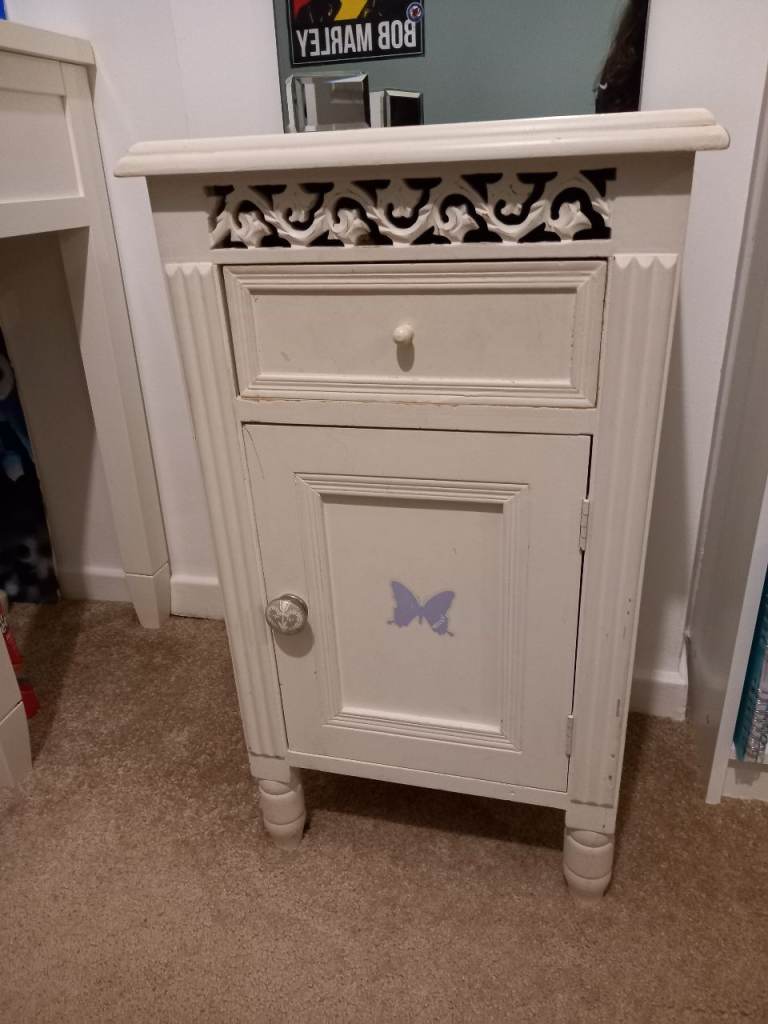 White bedside cabinet 