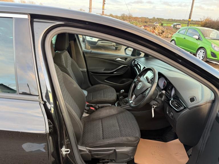 2016 Vauxhall Astra 1.6 CDTi 16V 136 SRi 5dr HATCHBACK Diesel Manual