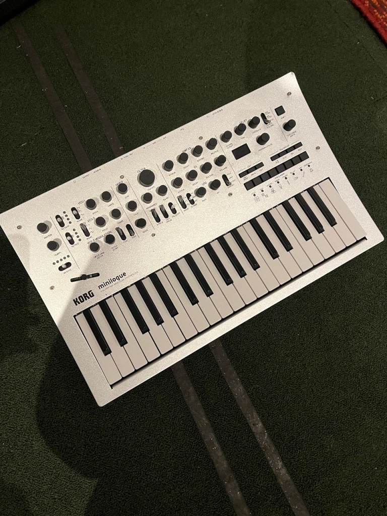 Korg Minilogue Synthesizer