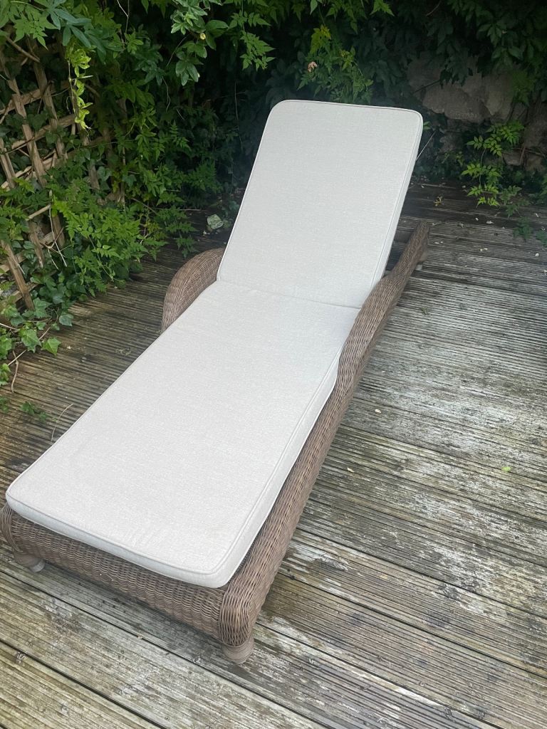 Sun lounger 