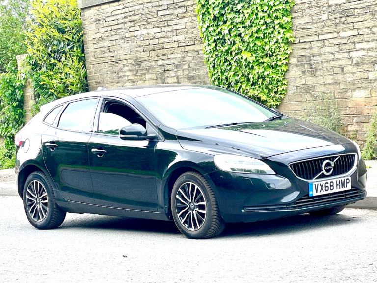 2018 Volvo V40 D2 [120] Momentum Nav Plus 5dr HATCHBACK Diesel Manual