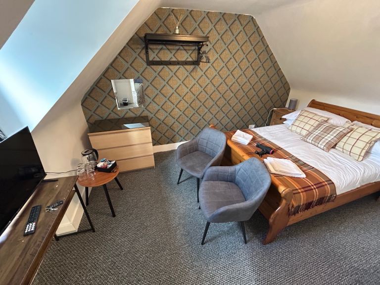 Large double en-suite