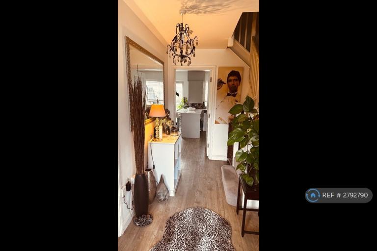 1 bedroom in Buchanan Place, Epsom, KT17 (#2792790)