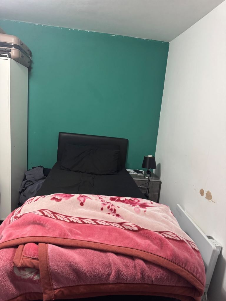 A Full furnished Flat in city center bus stand outside