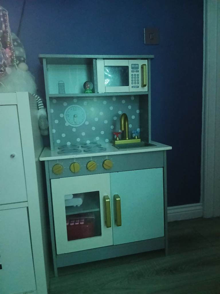 Toy wooden kitchen 