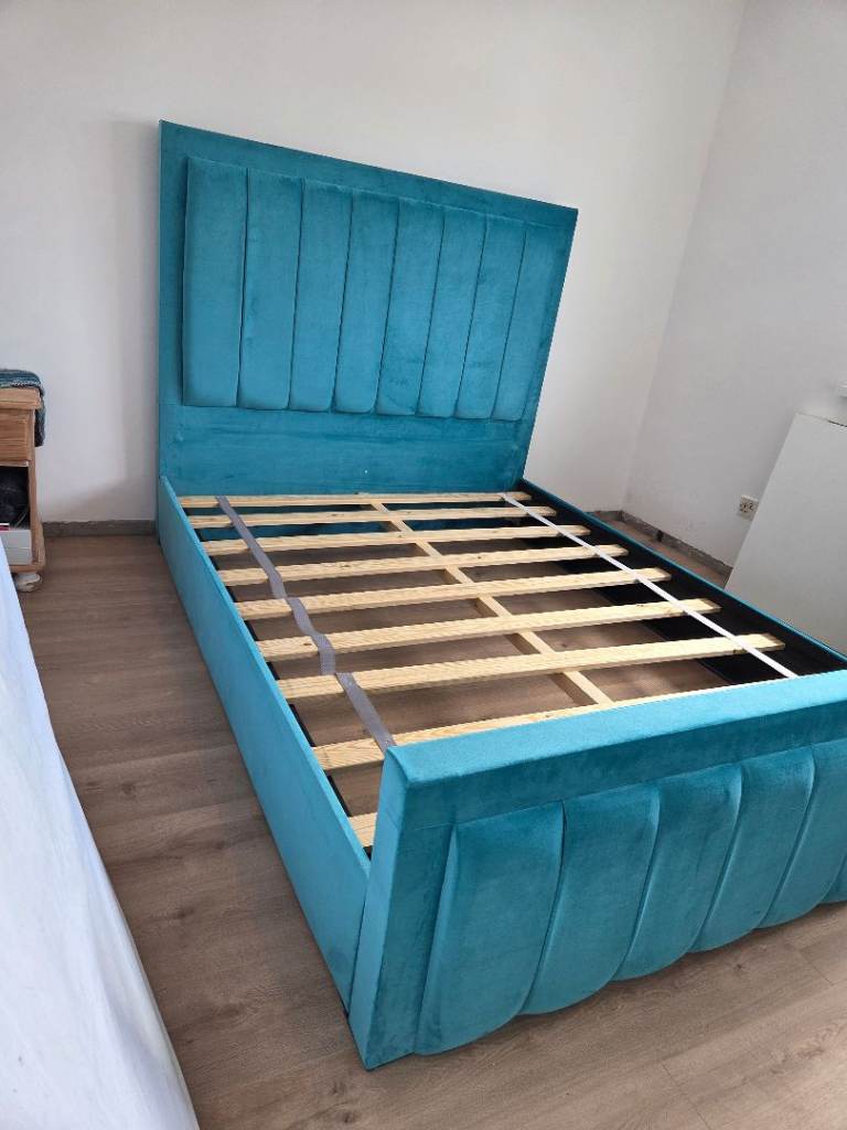 Kingsize bed for sale