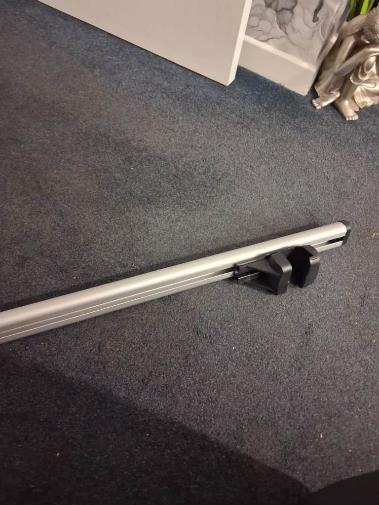 Roof bars to fit roof rails