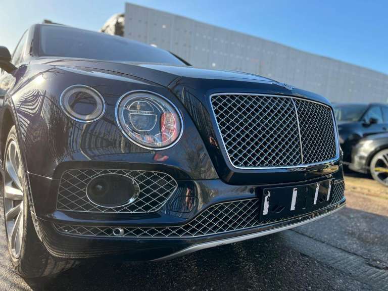 BREAKING BENTLEY BENTAYGA W12 AUTOMATIC 8 SPEED 6.0 PETROL 2018